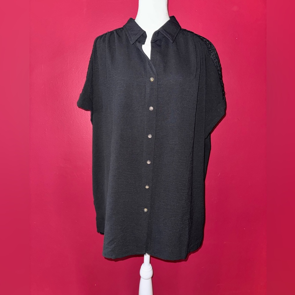 Felina Black Short-Sleeve Button-Down Shirt  EUC